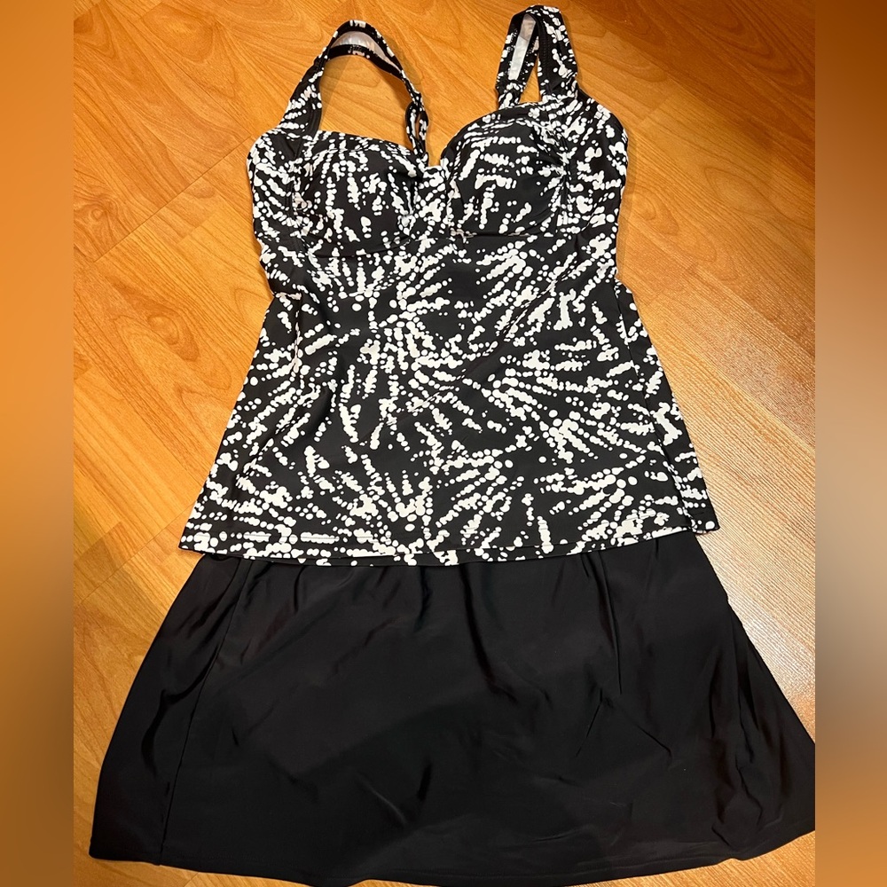 2/$30 NWOT - Christina Swim 2 Piece Set(US 8)
